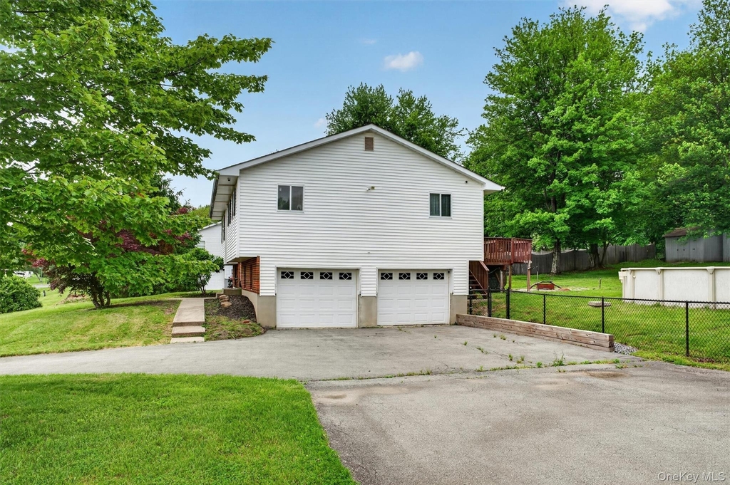 76 Maureen Drive - Photo 3
