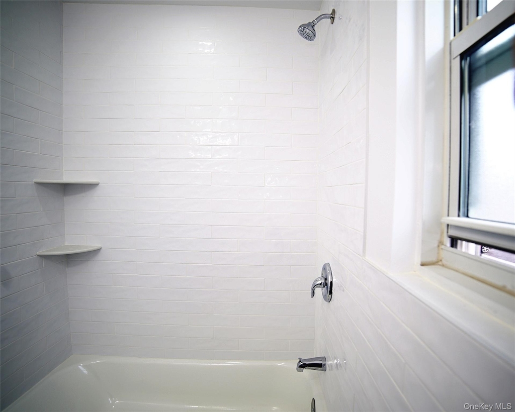72-19 Little Neck Parkway - Photo 4