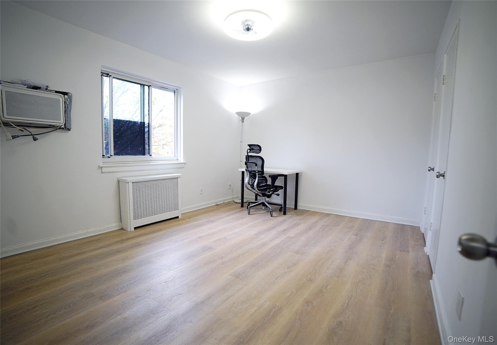 72-19 Little Neck Parkway - Photo 11