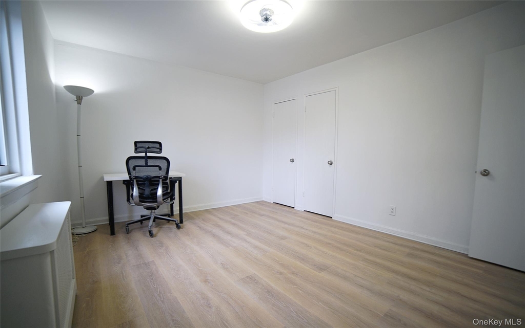 72-19 Little Neck Parkway - Photo 13