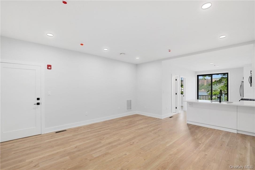 447 Warburton Avenue - Photo 4