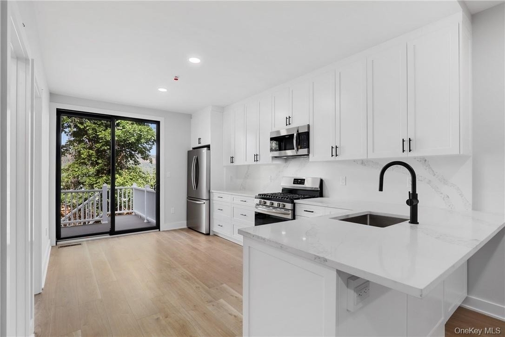 447 Warburton Avenue - Photo 2