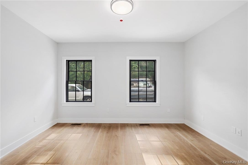 447 Warburton Avenue - Photo 6