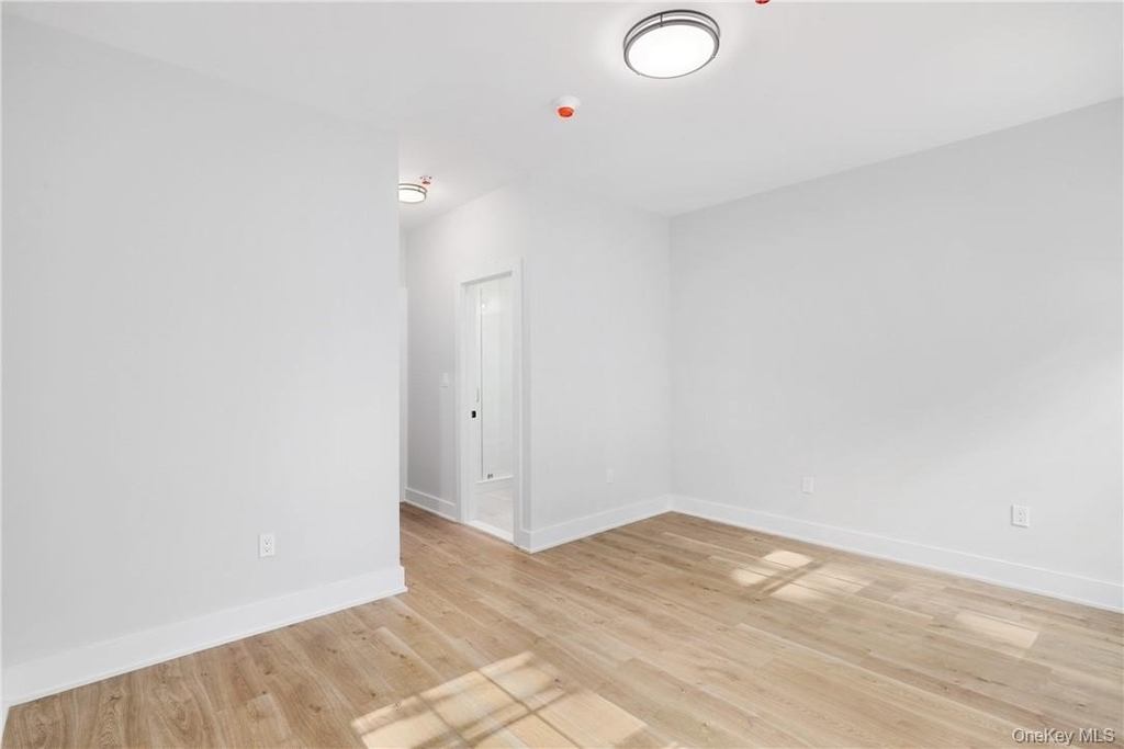 447 Warburton Avenue - Photo 7