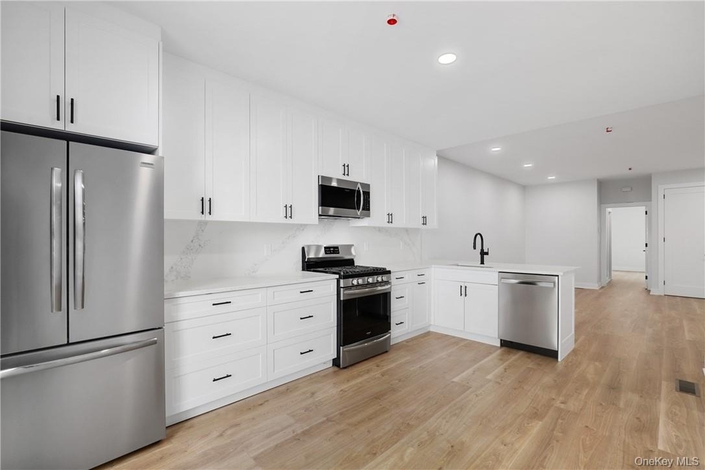 447 Warburton Avenue - Photo 3