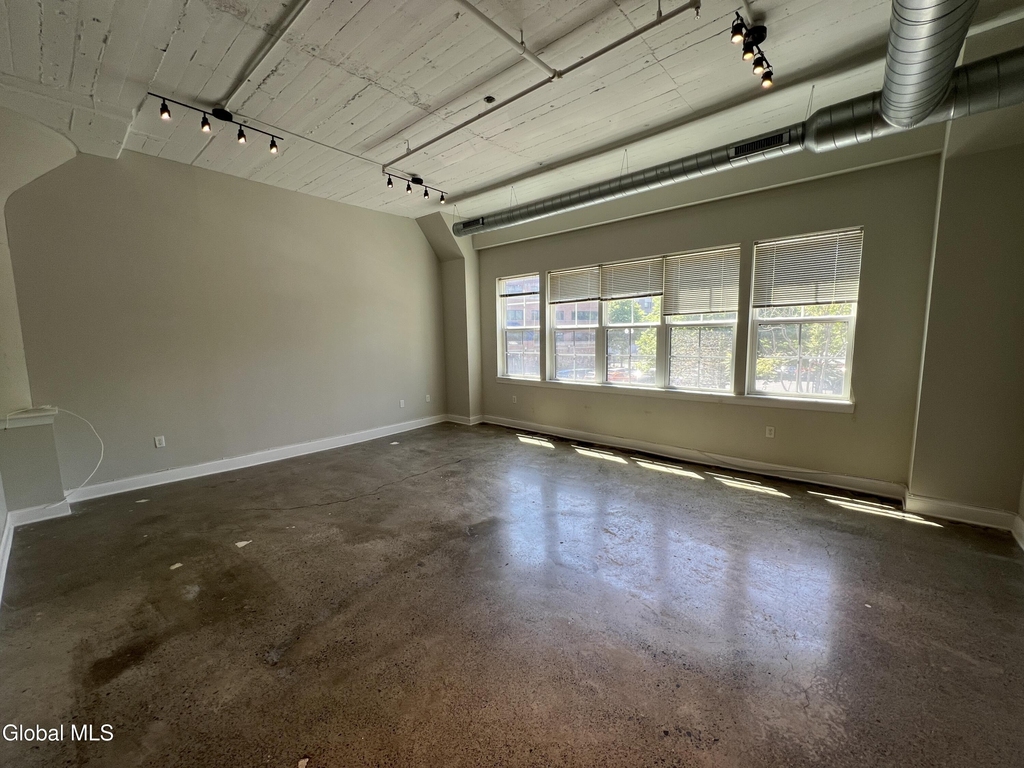733 Broadway - Photo 11
