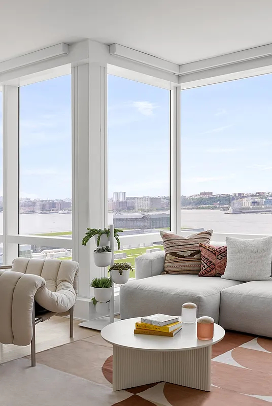 555 West 38th Street - Photo 5