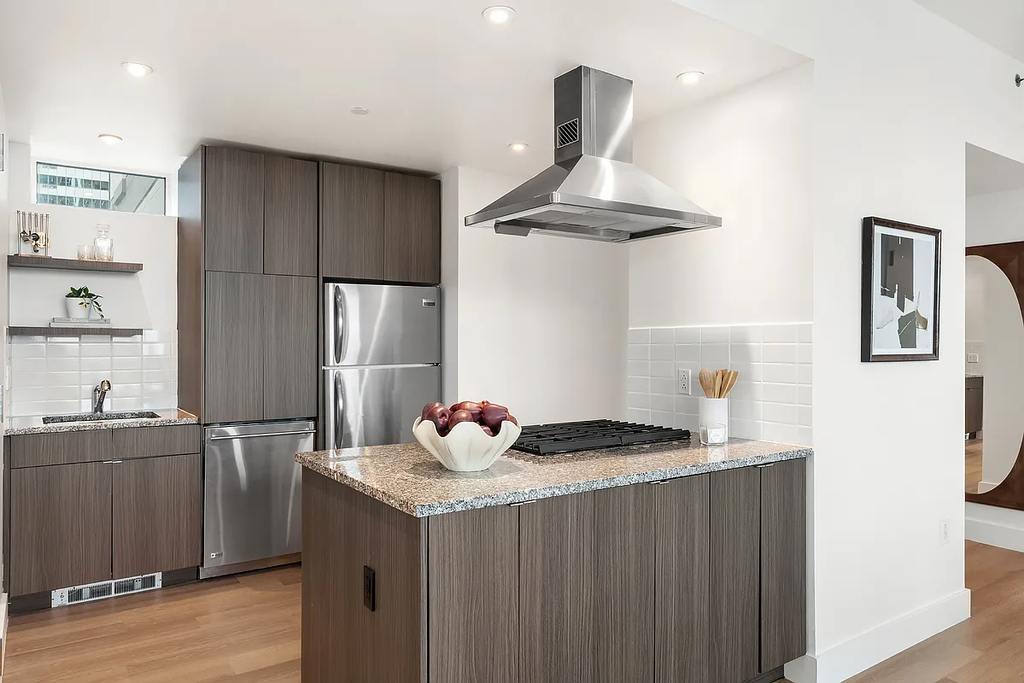 306 West 48th Street - Photo 4