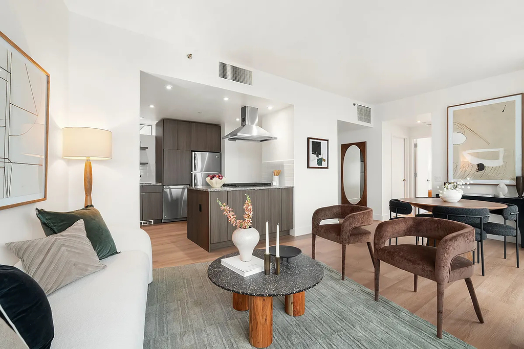 306 West 48th Street - Photo 9