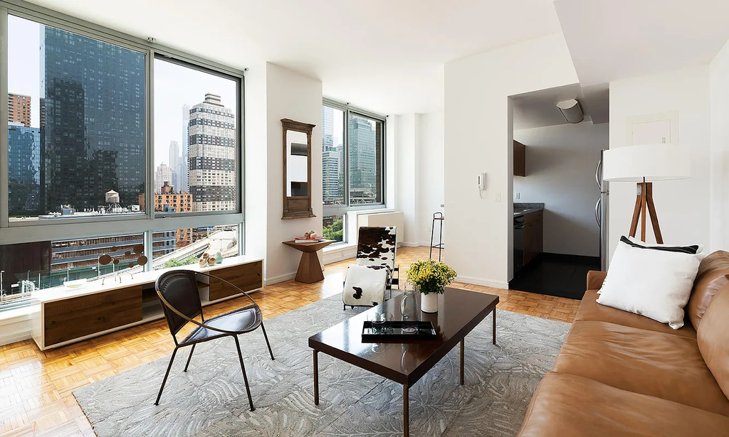 455 West 37th Street - Photo 6