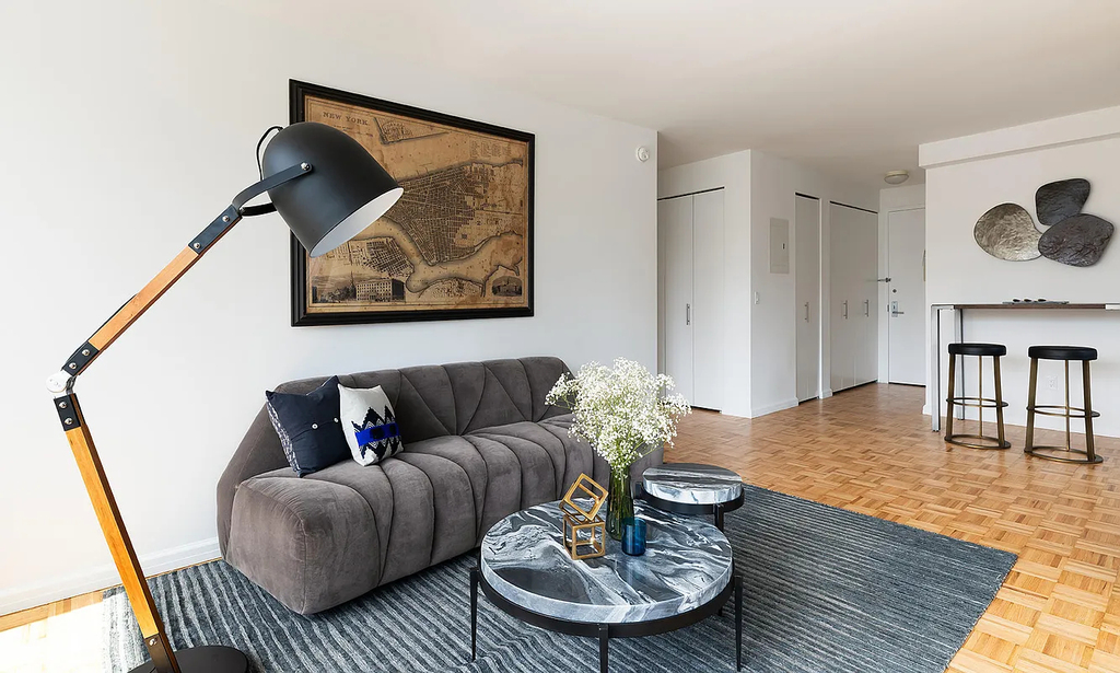 455 West 37th Street - Photo 1