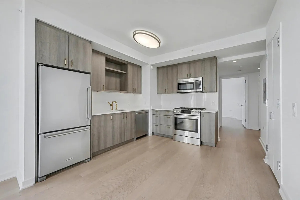 515 West 38th Street - Photo 5