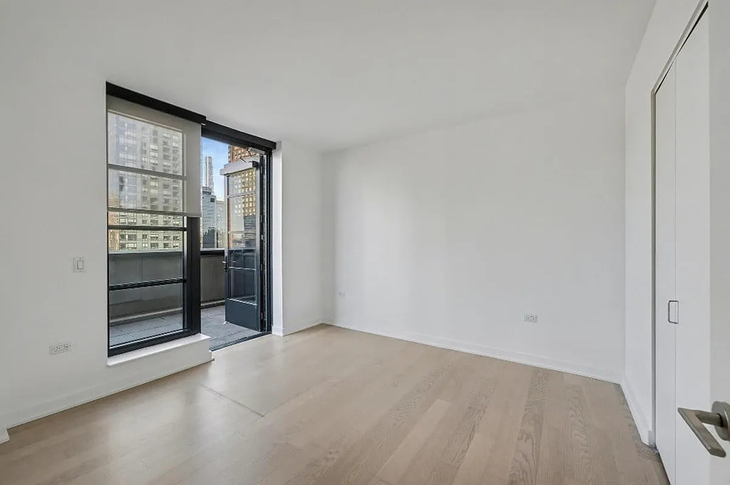 515 West 38th Street - Photo 4