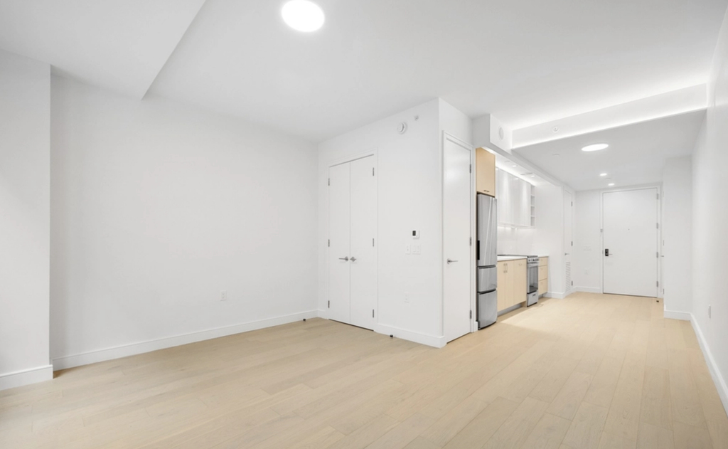 555 West 45th Street - Photo 3