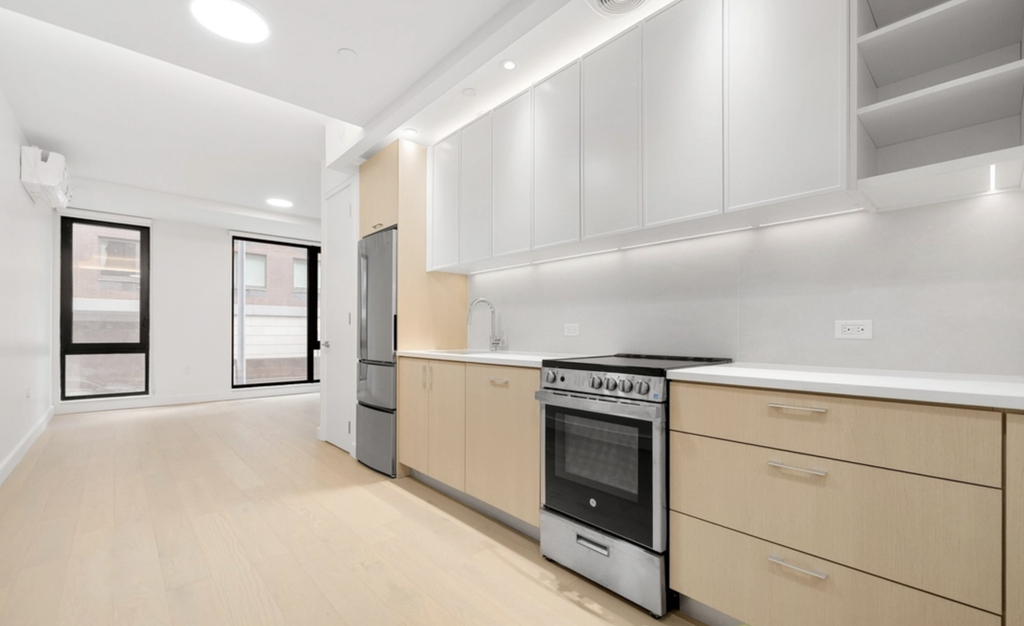 555 West 45th Street - Photo 5