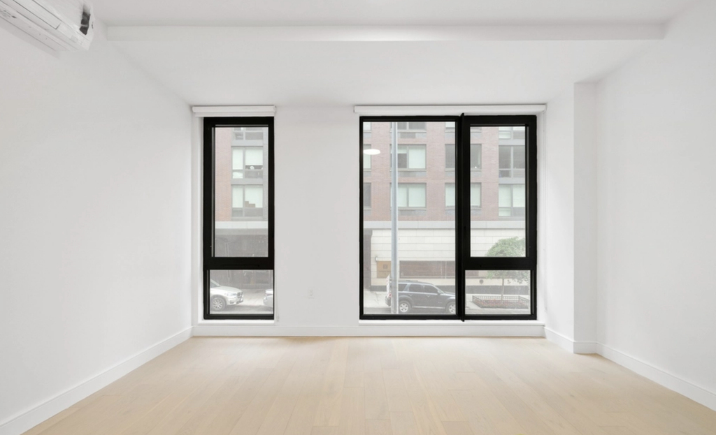 555 West 45th Street - Photo 1