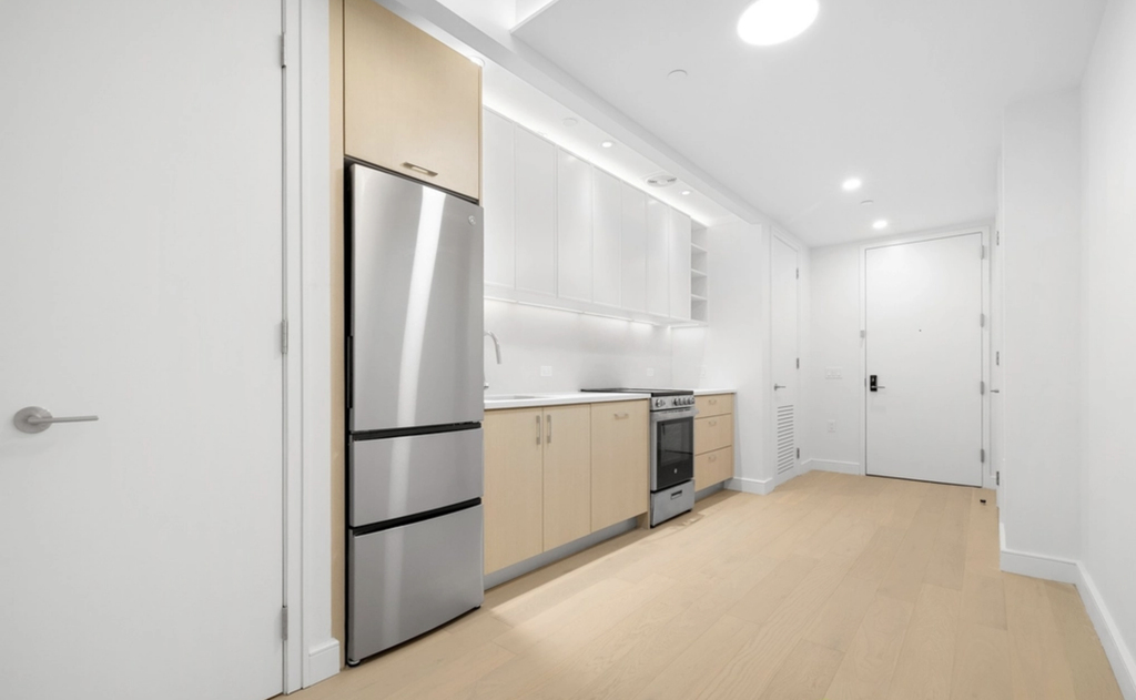 555 West 45th Street - Photo 6