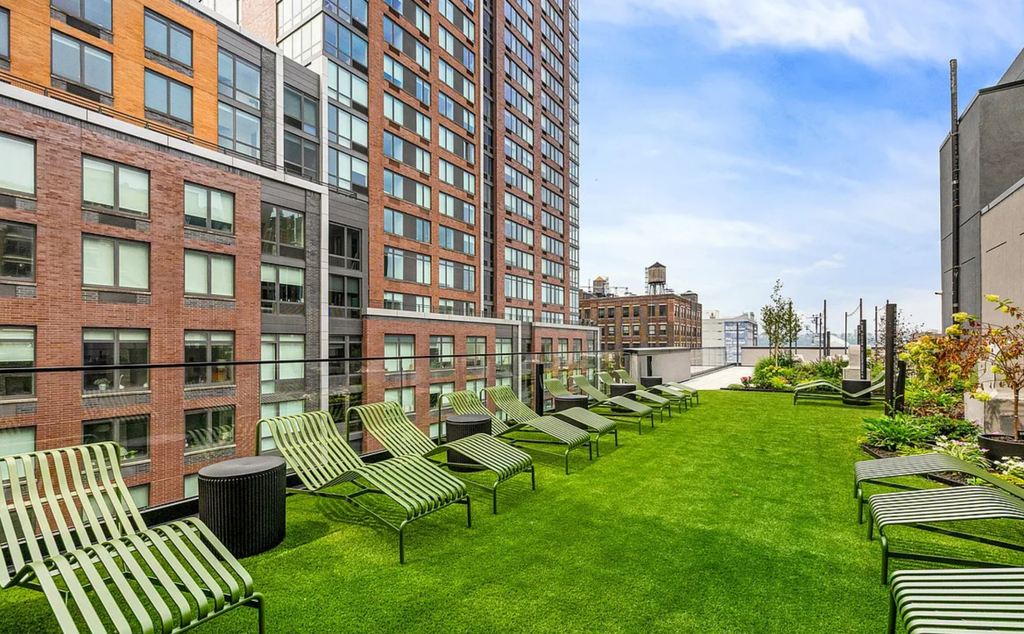 555 West 45th Street - Photo 11