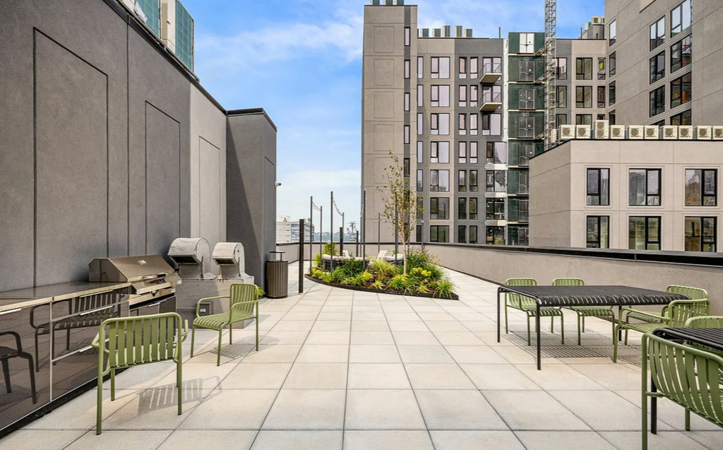 555 West 45th Street - Photo 12