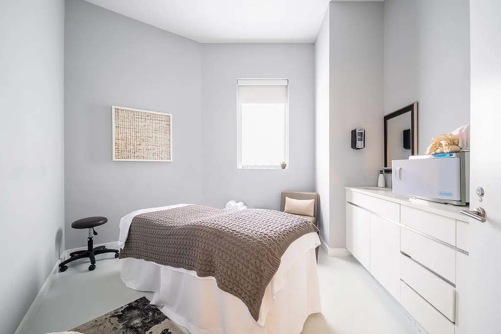 554 West 54th Street - Photo 2
