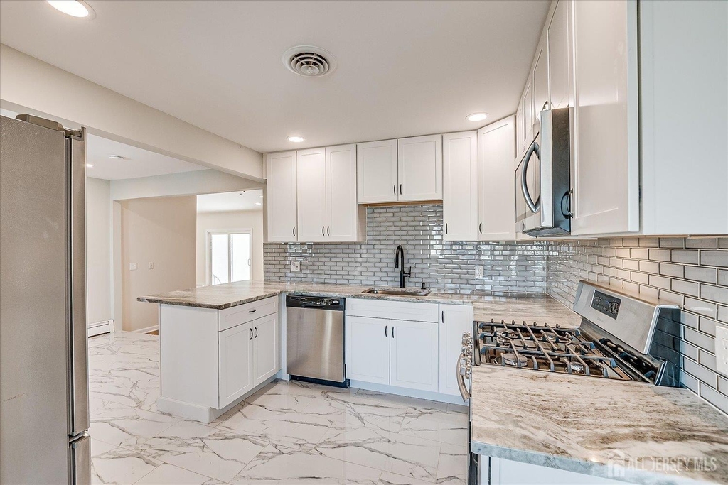 145 Somerset Avenue - Photo 4