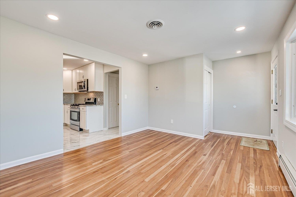 145 Somerset Avenue - Photo 3