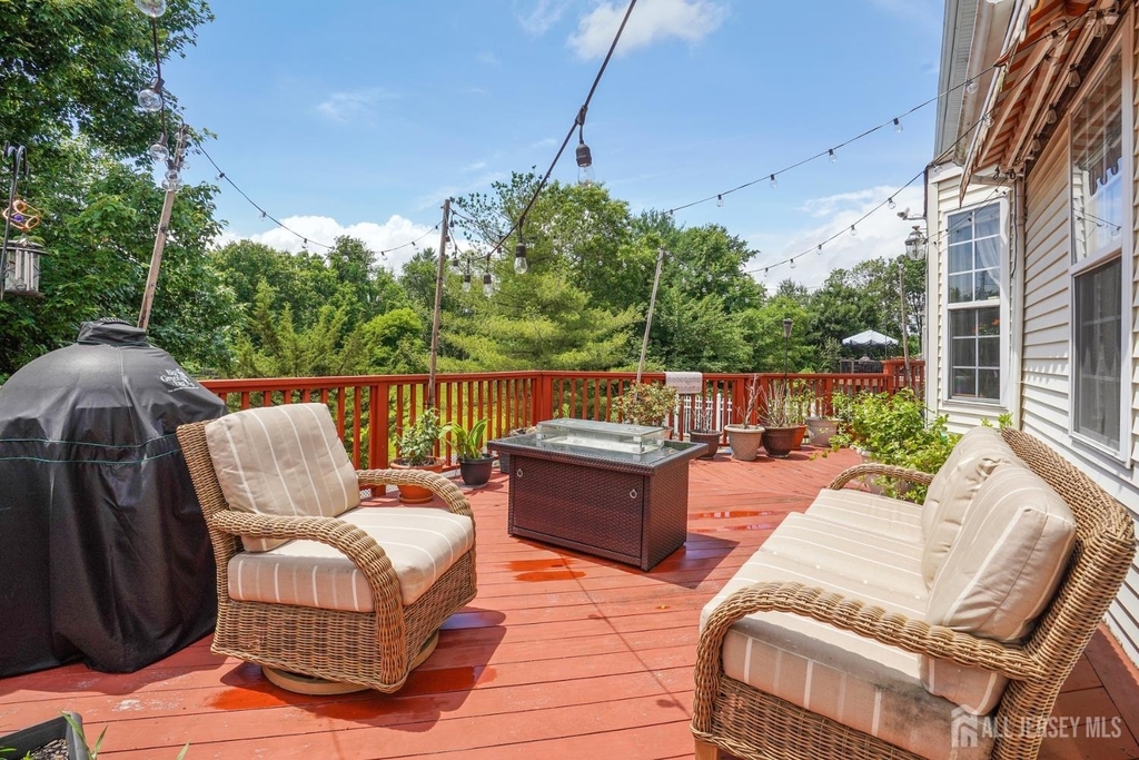 10 Crestwood Street - Photo 11