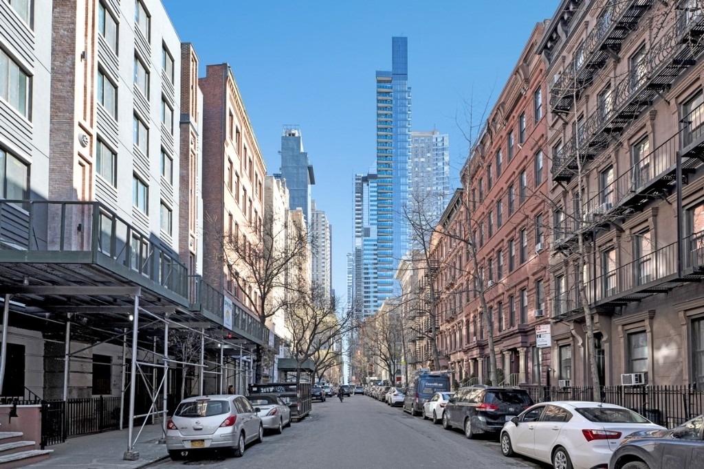 356 W 48th Street - Photo 12