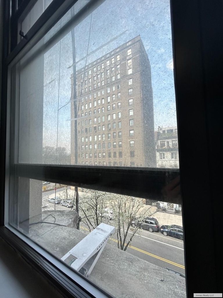 318 W 106th Street - Photo 8