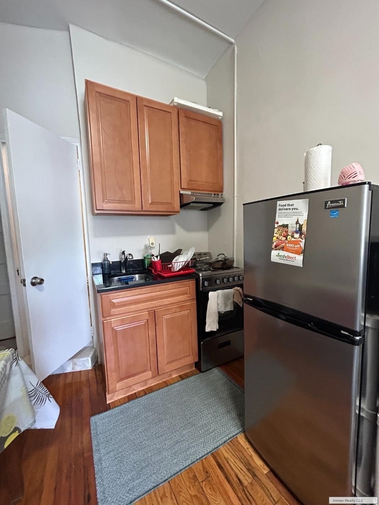 318 W 106th Street - Photo 4