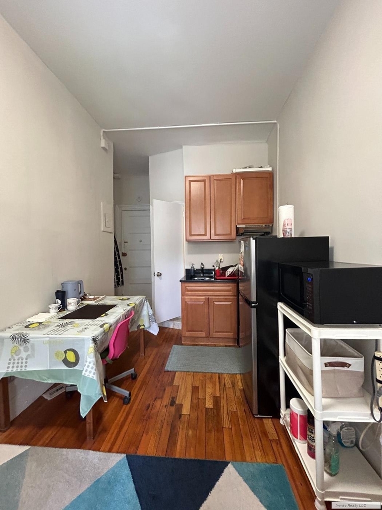 318 W 106th Street - Photo 3