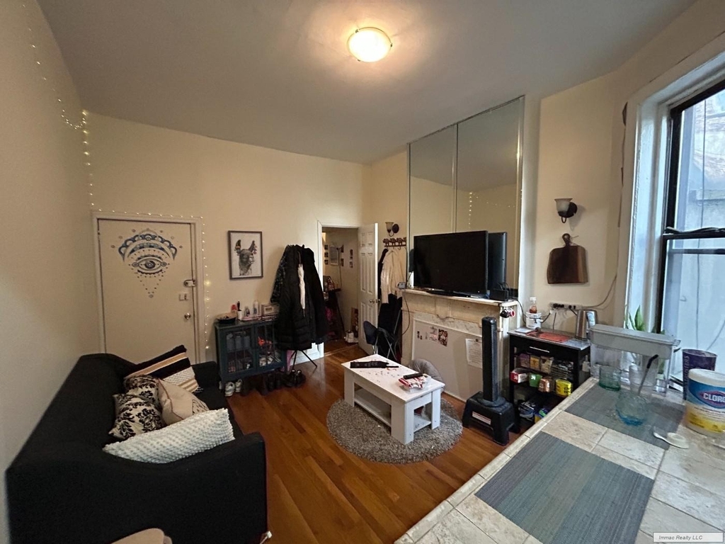 419 W 44th Street - Photo 1