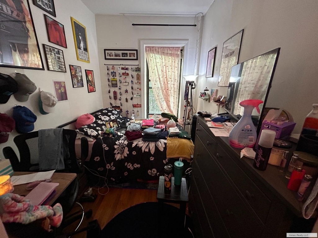 419 W 44th Street - Photo 15