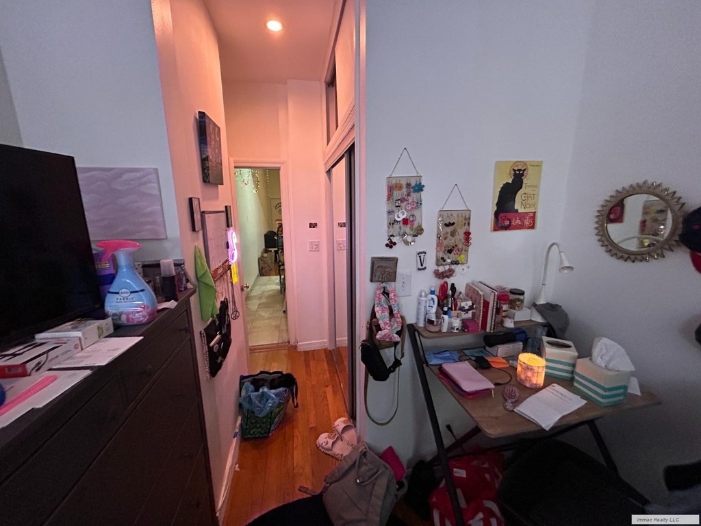 419 W 44th Street - Photo 16