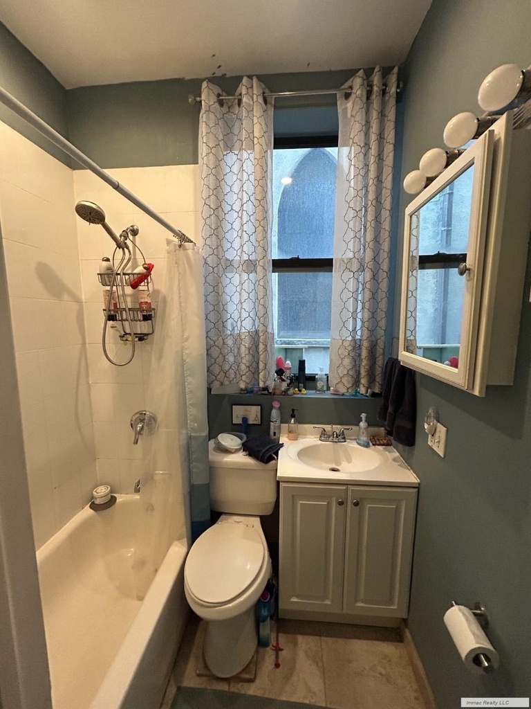 419 W 44th Street - Photo 11
