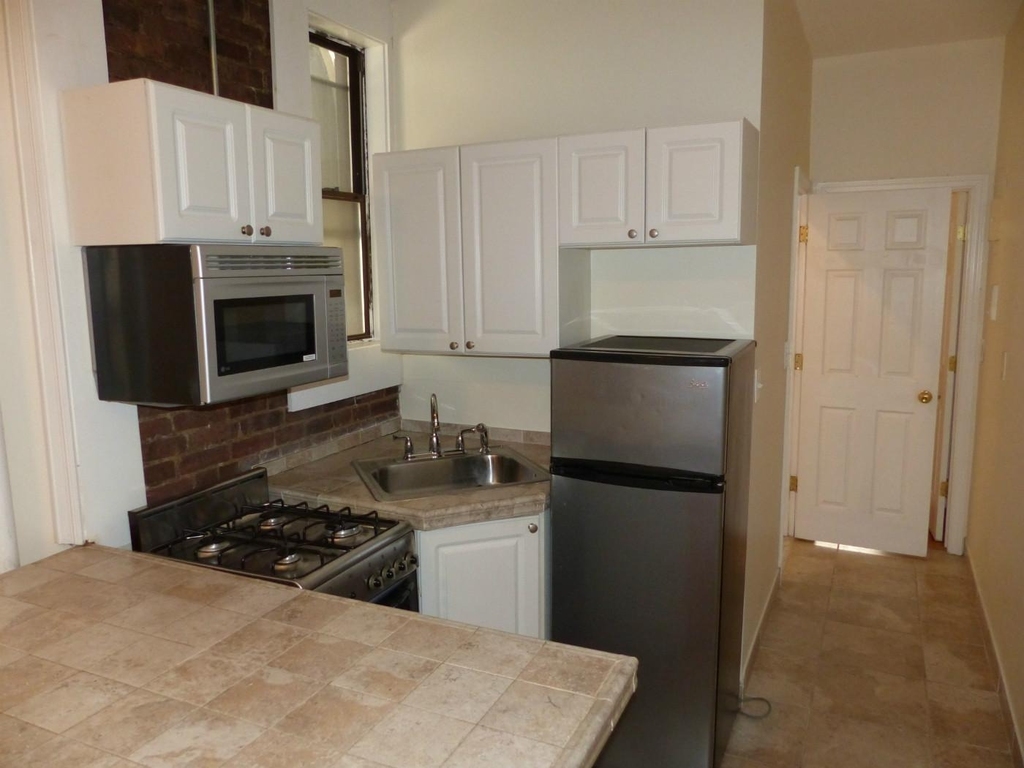 419 W 44th Street - Photo 6