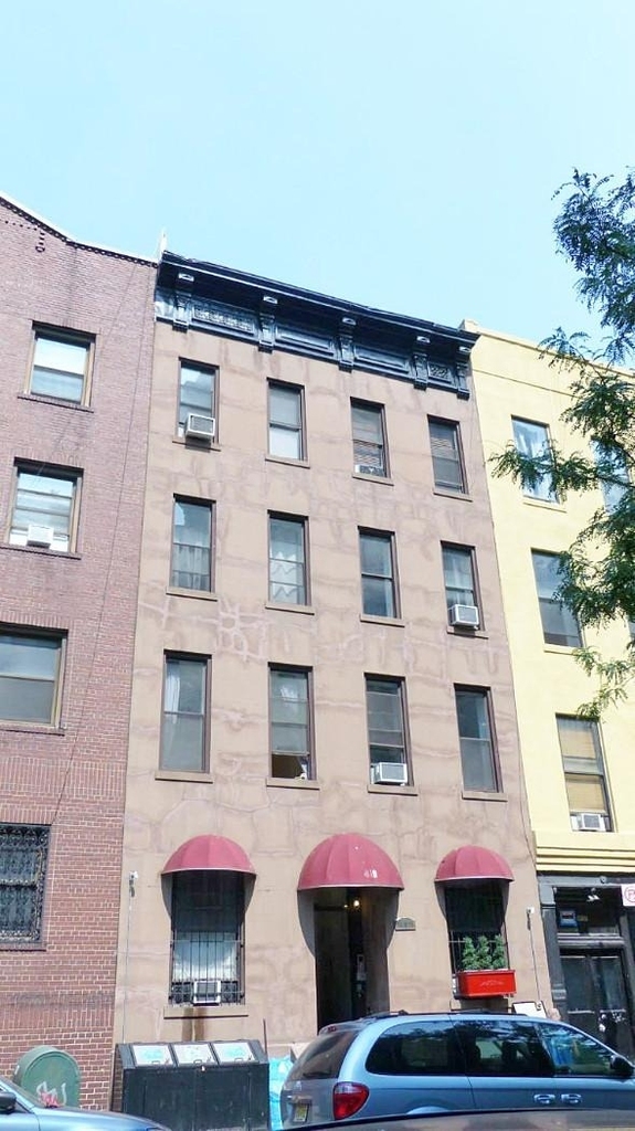 419 W 44th Street - Photo 13