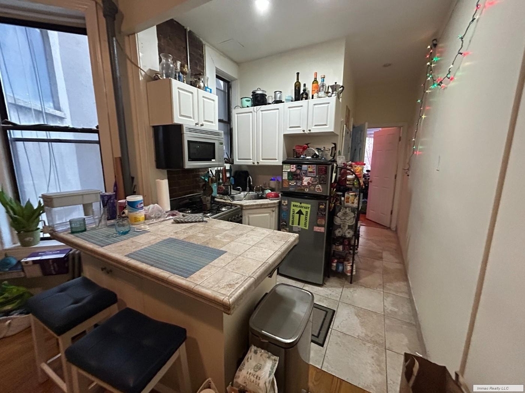 419 W 44th Street - Photo 7
