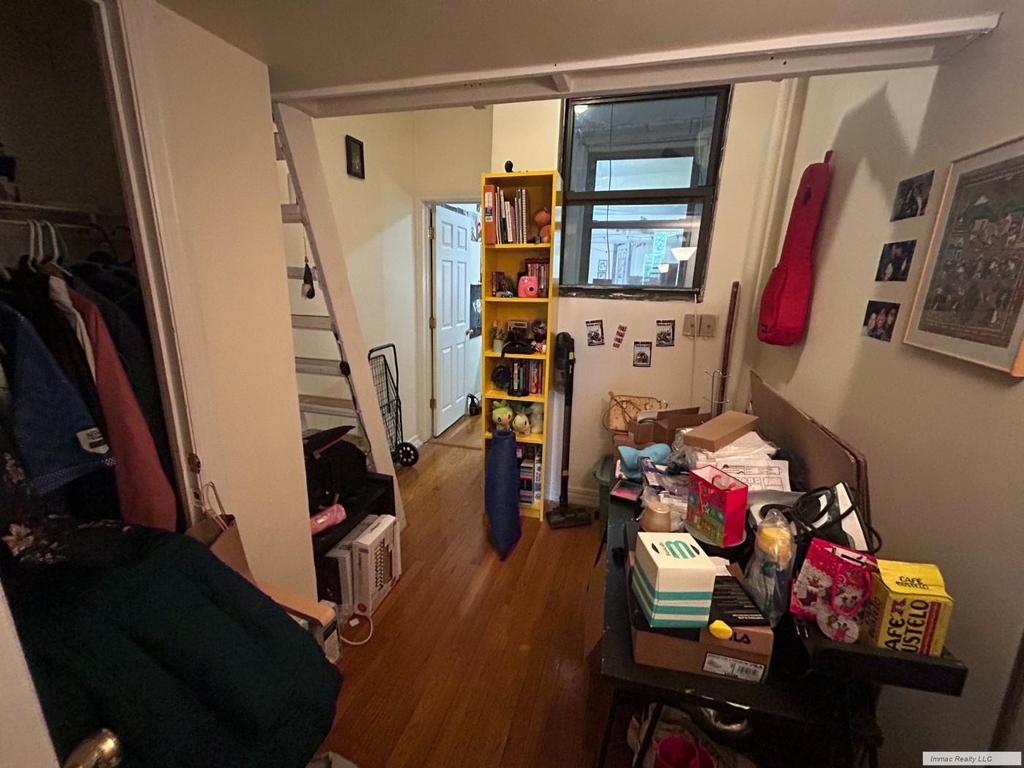 419 W 44th Street - Photo 10