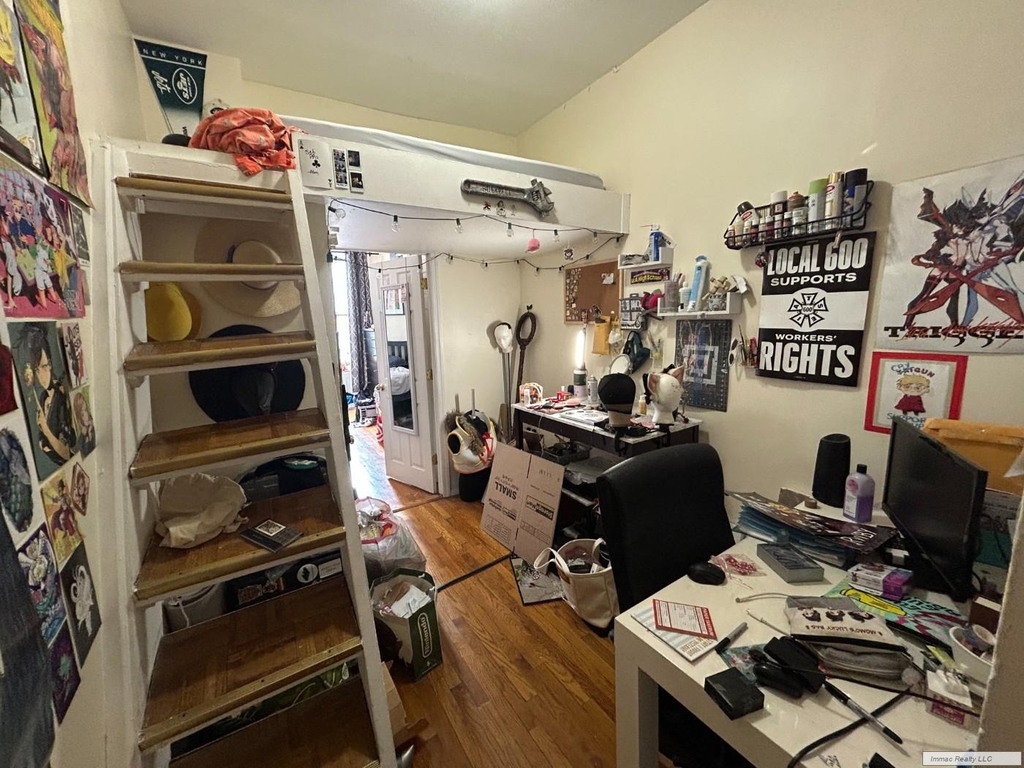 419 W 44th Street - Photo 8