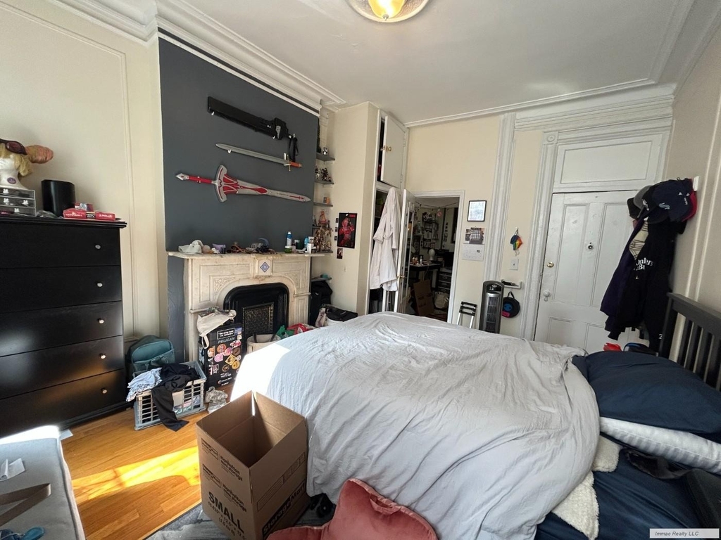 419 W 44th Street - Photo 4