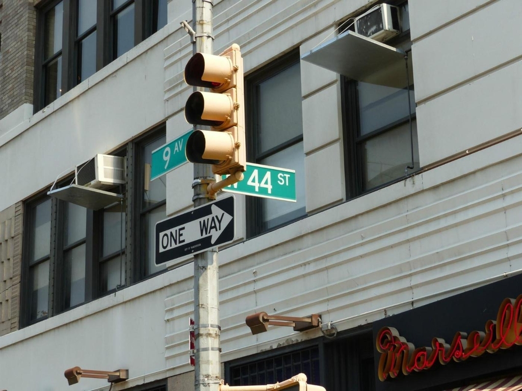 419 W 44th Street - Photo 14