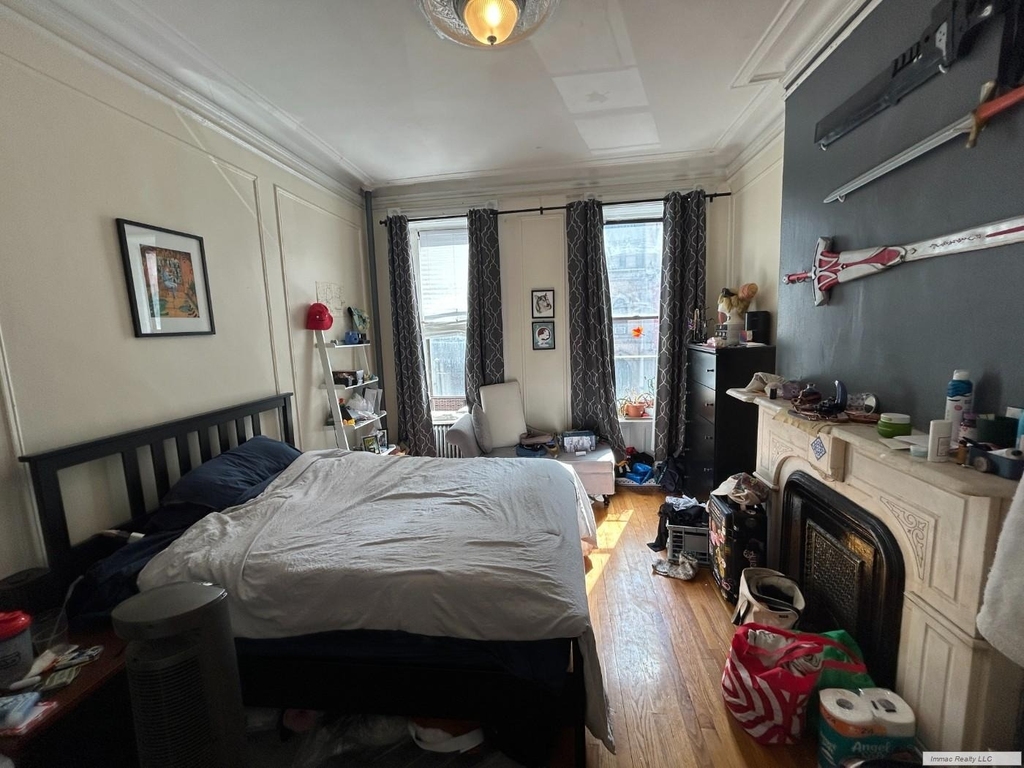 419 W 44th Street - Photo 2