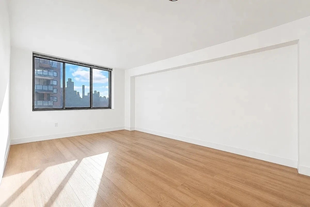 1735 York Avenue - Photo 3