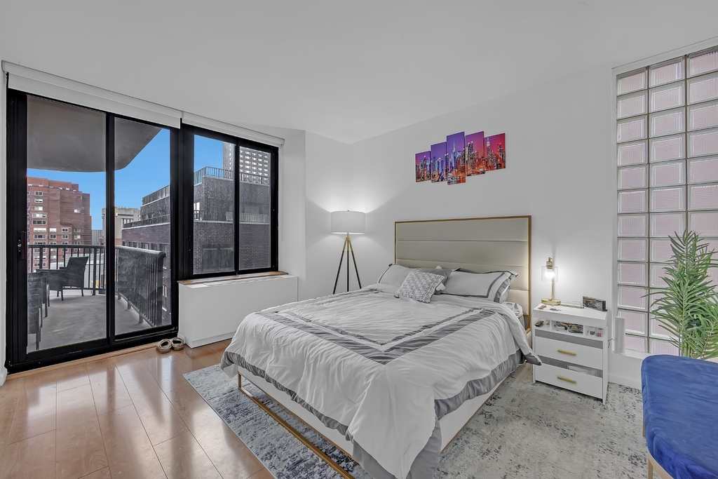 304 E 65th Street - Photo 6
