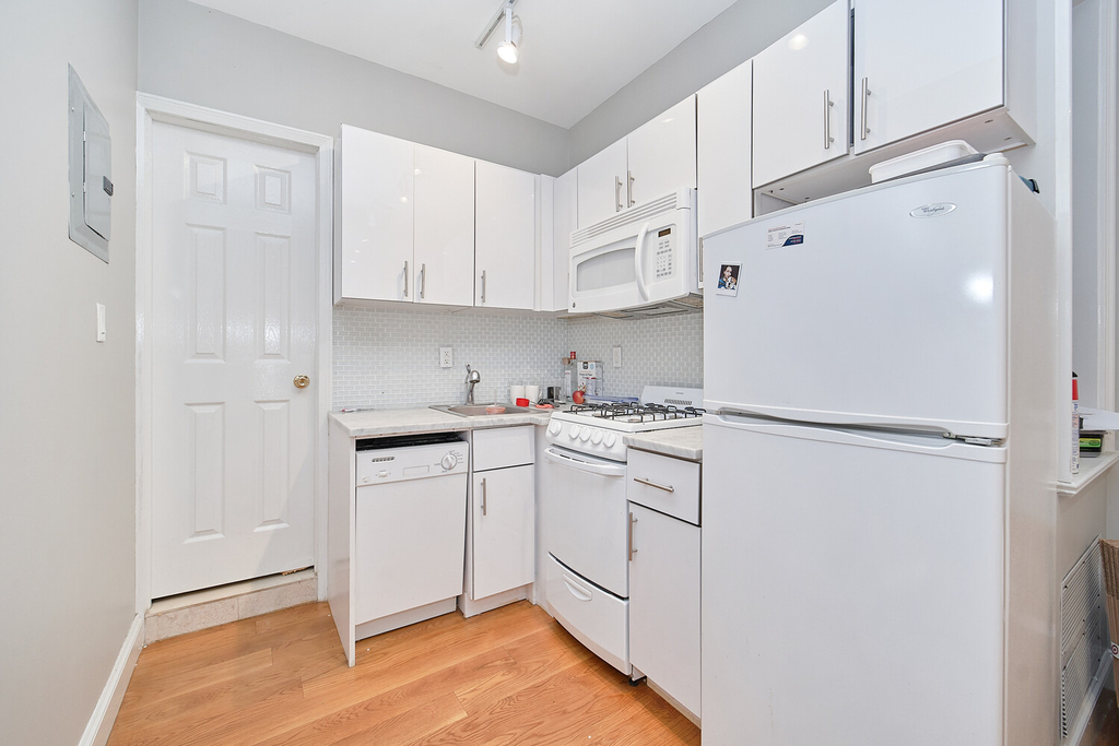 163 Chrystie Street - Photo 2