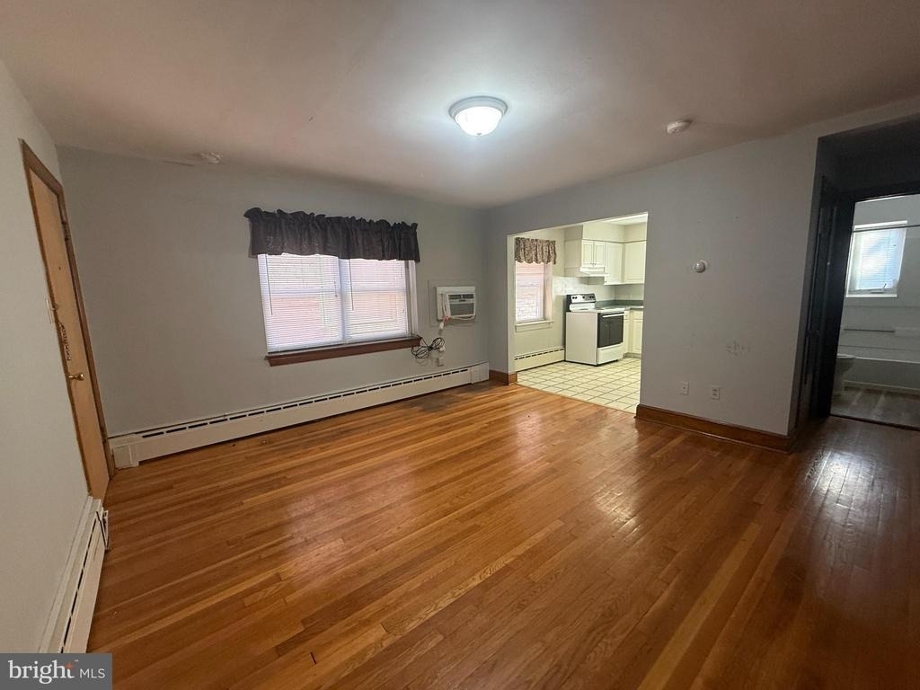 320 N Royal Avenue - Photo 4