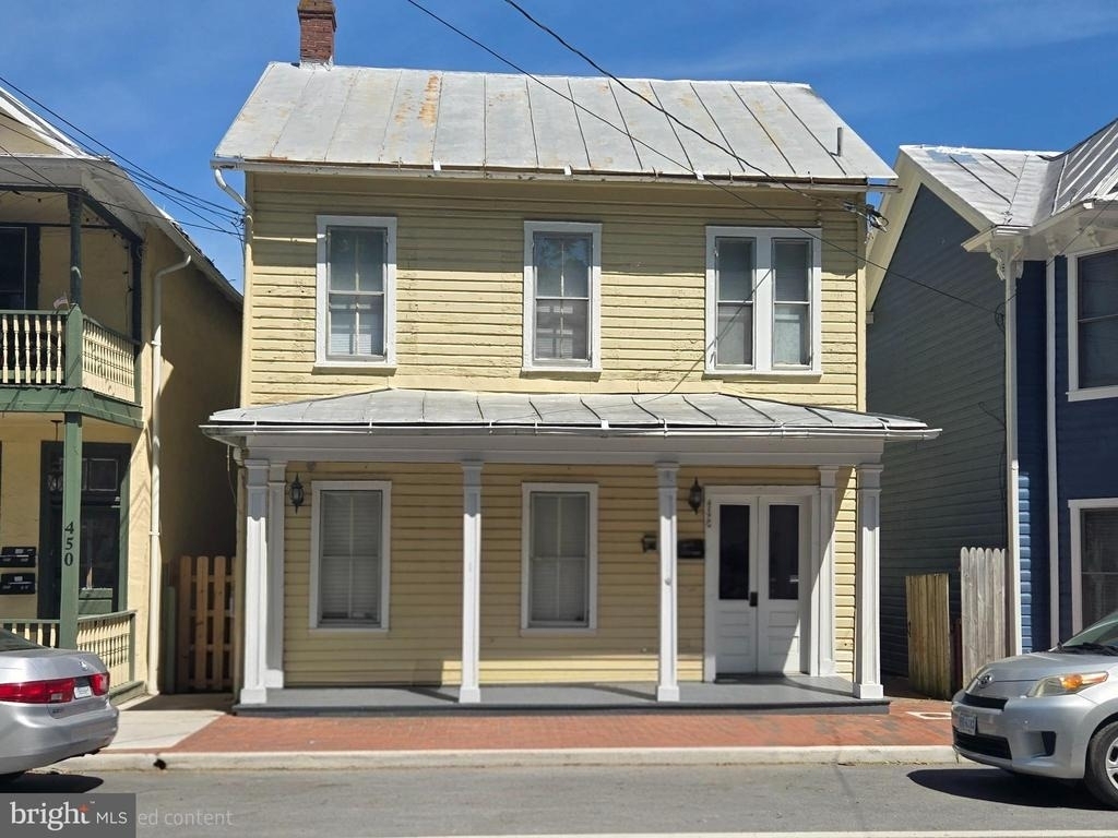 448 Loudoun Street N - Photo 0