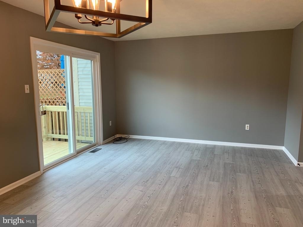 8262 Vernon Street - Photo 7