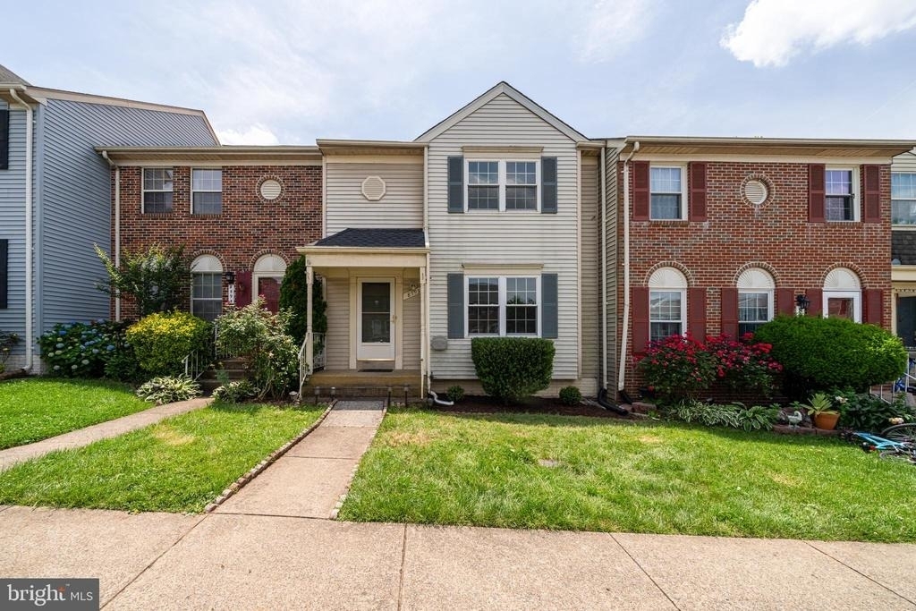8593 Burlington Court - Photo 0